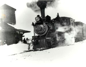 Gare de Nicolet, photo prise en 1909 ou il est présenté une locomotive à vapeur